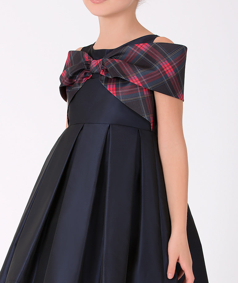 Classic navy holiday dress with oversized plaid bow for girls – This festive plaid dress with an oversized navy bow brings timeless elegance to any seasonal occasion