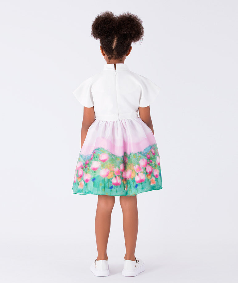 Fustan me Ngjyra të Buta dhe Lule